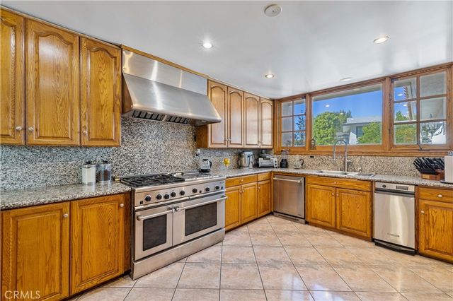 16015 Jeanne Ln, Encino, CA 91436
