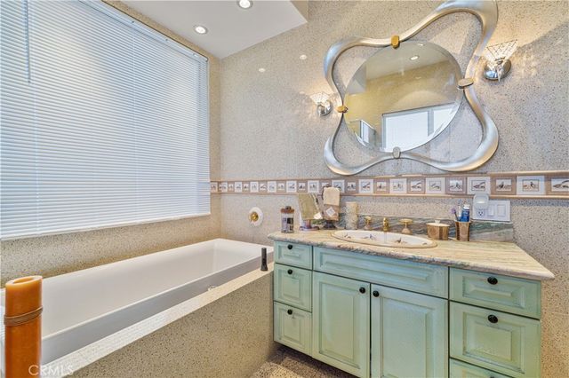 16015 Jeanne Ln, Encino, CA 91436
