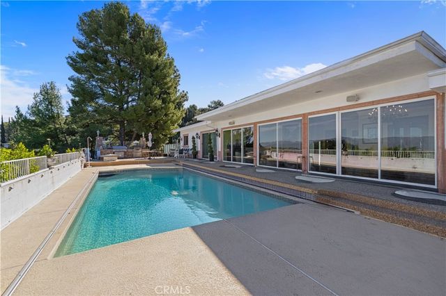 16015 Jeanne Ln, Encino, CA 91436