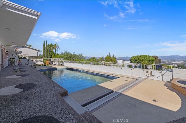 16015 Jeanne Ln, Encino, CA 91436