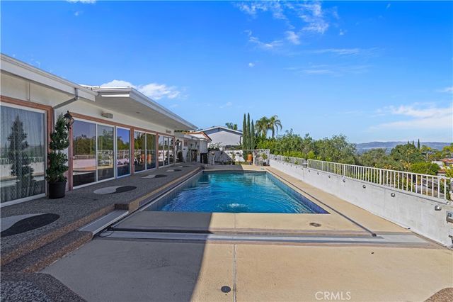 16015 Jeanne Ln, Encino, CA 91436