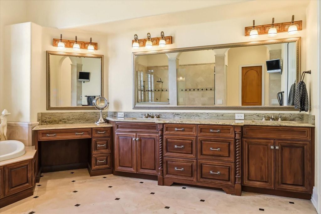 Image 37 of property listing at 1136 LAKE WHITNEY DRIVE, Windermere, FL 34786