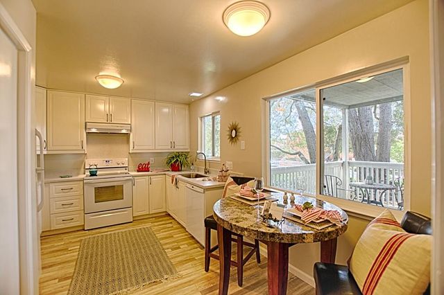 136 Canfield Avenue A, Santa Cruz, CA 95060