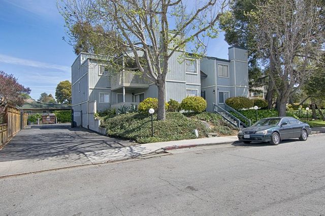136 Canfield Avenue A, Santa Cruz, CA 95060