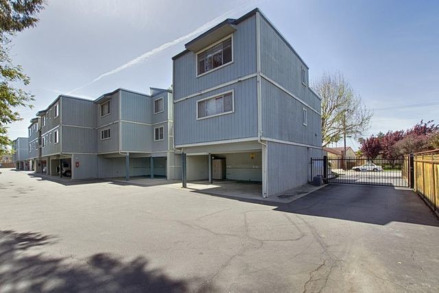 136 Canfield Avenue A, Santa Cruz, CA 95060