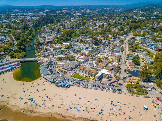 136 Canfield Avenue A, Santa Cruz, CA 95060