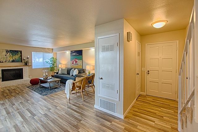 136 Canfield Avenue A, Santa Cruz, CA 95060