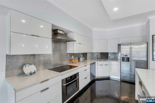 1077 River Road, Edgewater, NJ 07020