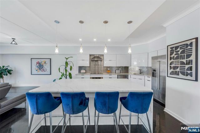 1077 River Road, Edgewater, NJ 07020