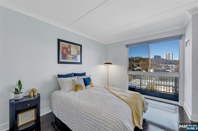 1077 River Road, Edgewater, NJ 07020