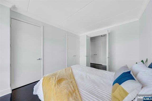 1077 River Road, Edgewater, NJ 07020