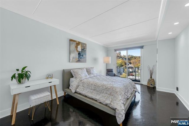 1077 River Road, Edgewater, NJ 07020