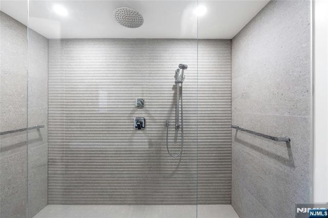 1077 River Road, Edgewater, NJ 07020