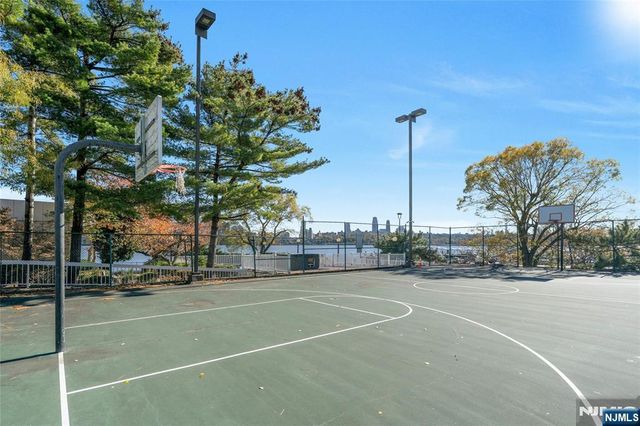 1077 River Road, Edgewater, NJ 07020