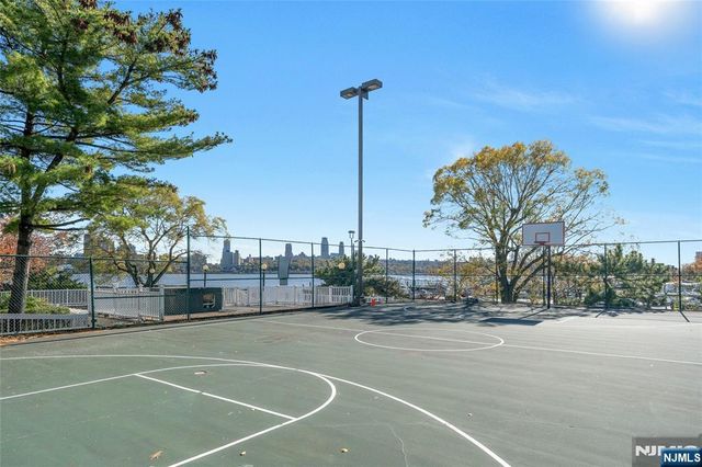 1077 River Road, Edgewater, NJ 07020