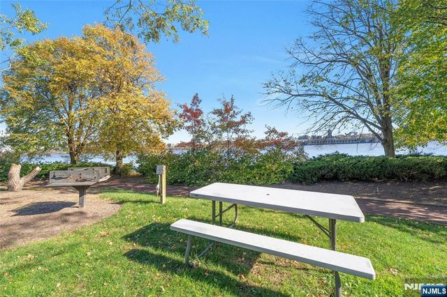 1077 River Road, Edgewater, NJ 07020