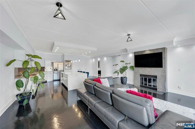 1077 River Road, Edgewater, NJ 07020