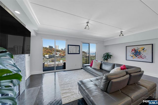 1077 River Road, Edgewater, NJ 07020