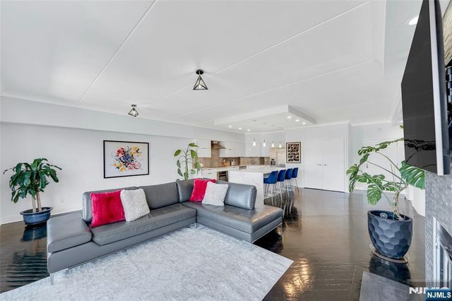 1077 River Road, Edgewater, NJ 07020