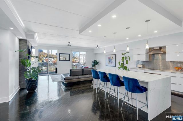 1077 River Road, Edgewater, NJ 07020