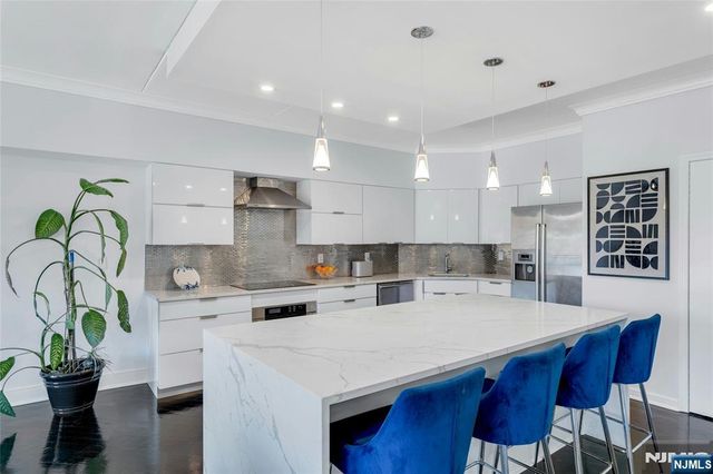 1077 River Road, Edgewater, NJ 07020