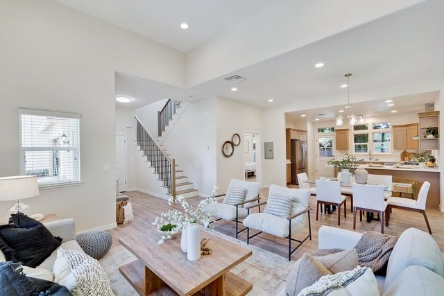 274 Skyview Court, Mountain View, CA 94043
