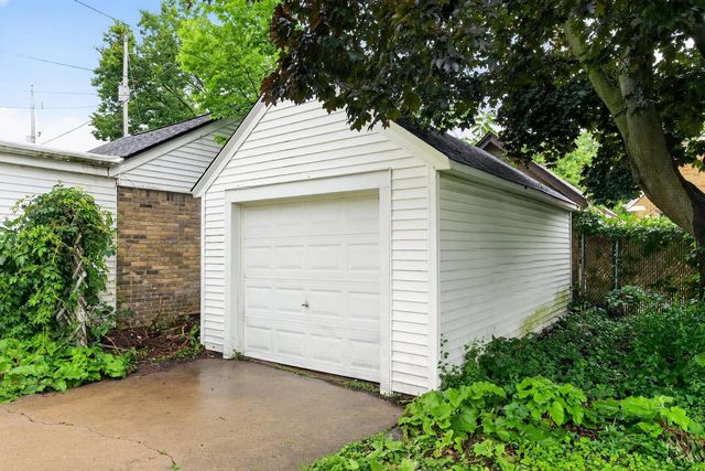 4109 N 39th STREET, Milwaukee, WI 53216