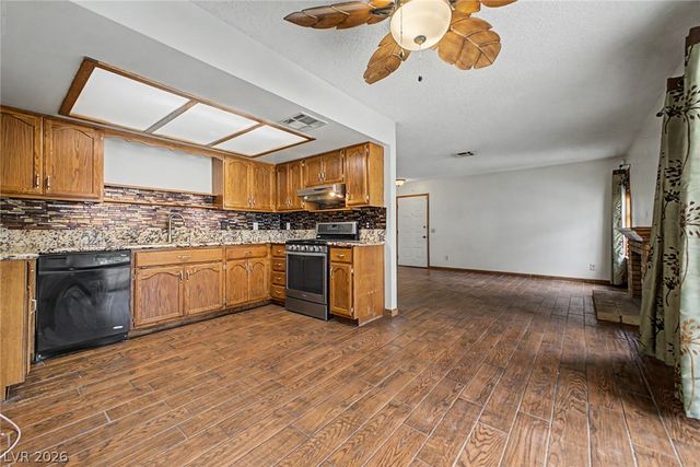 6643 West Tropicana Avenue 104, Las Vegas, NV 89103