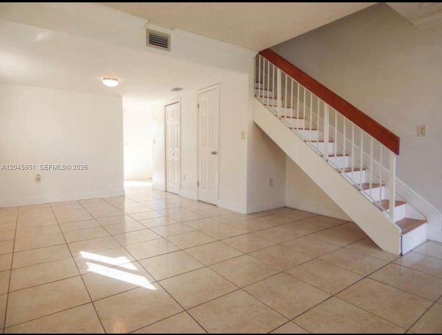 8252 NW 6th Ter 235, Miami, FL 33126