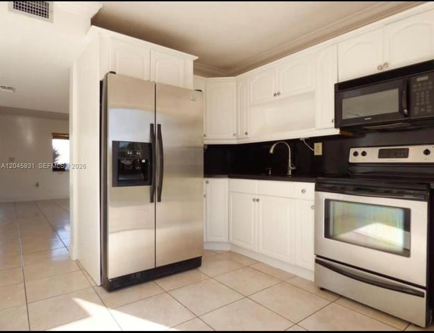 8252 NW 6th Ter 235, Miami, FL 33126