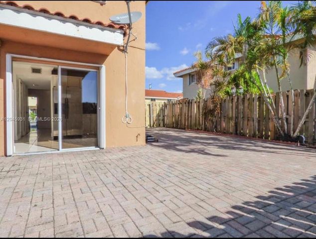 8252 NW 6th Ter 235, Miami, FL 33126