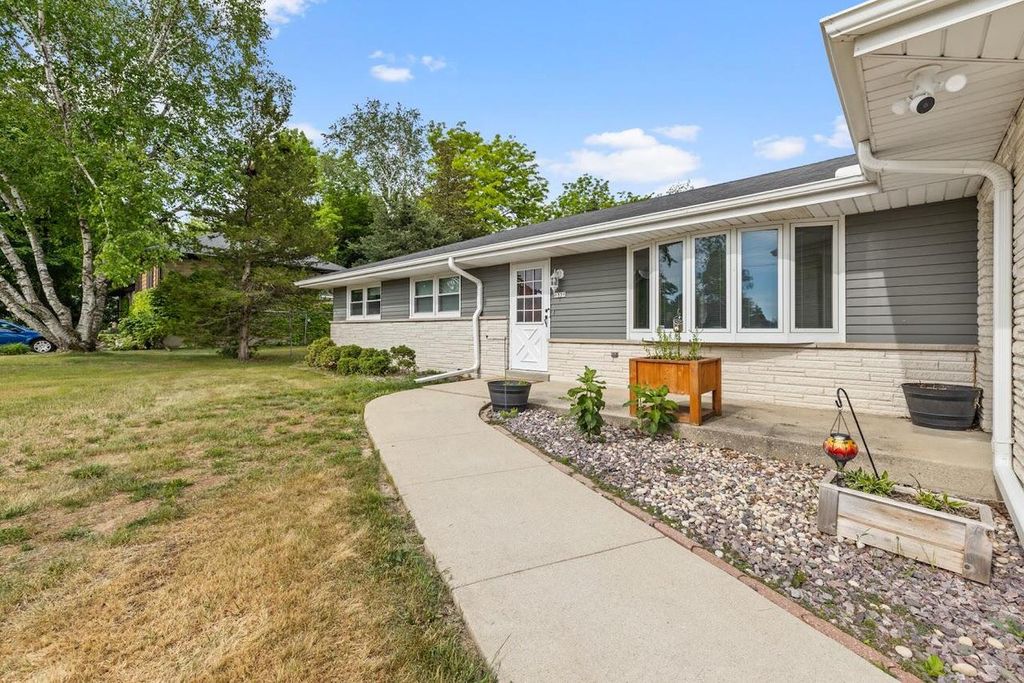 6559 N Sandy Acre ROAD, West Bend, WI 53090