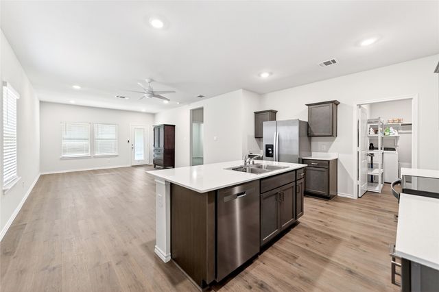 908 Hay Loft Lane, Royse City, TX 75189