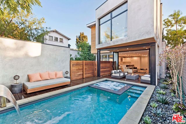 8925 Dorrington Avenue, West Hollywood, CA 90048