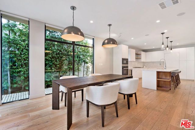 8925 Dorrington Avenue, West Hollywood, CA 90048