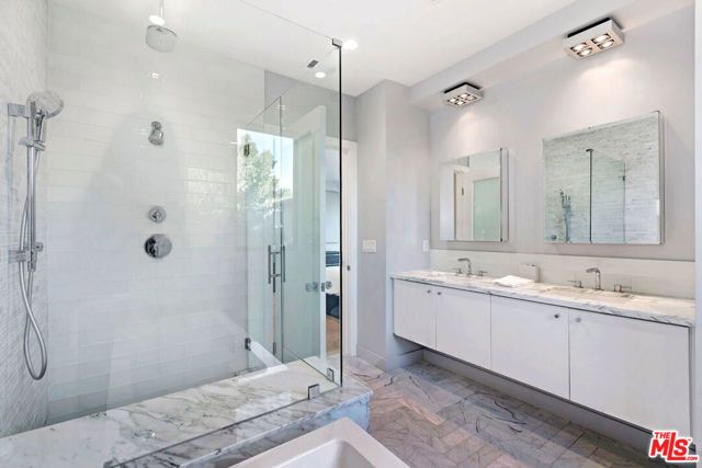 8925 Dorrington Avenue, West Hollywood, CA 90048