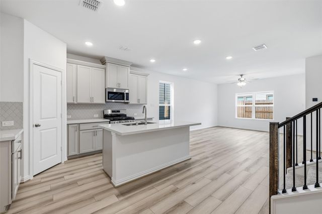 2242 Villa Clara Drive, Friendswood, TX 77546