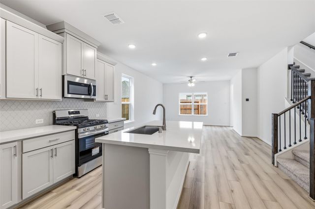 2242 Villa Clara Drive, Friendswood, TX 77546