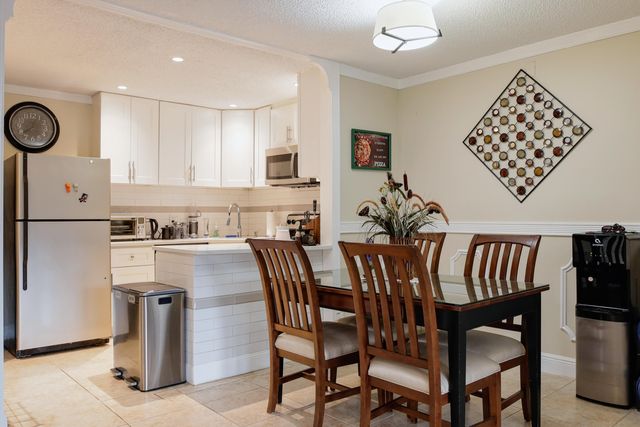 715 Sunny Pine Way A2, Greenacres, FL 33415