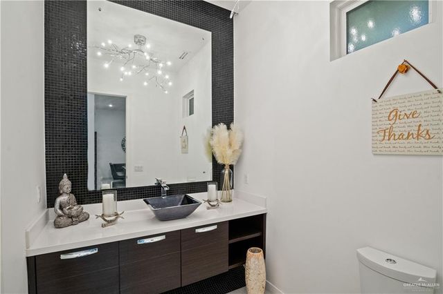 206 N Mockingbird Avenue, Mission, TX 78572