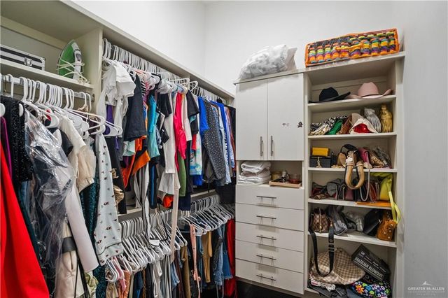 206 N Mockingbird Avenue, Mission, TX 78572