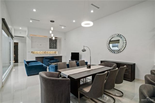 206 N Mockingbird Avenue, Mission, TX 78572