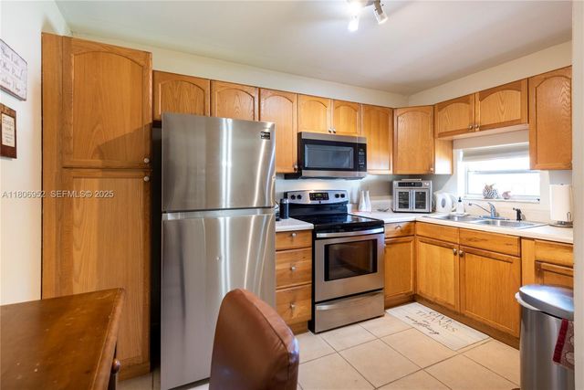 9823 S Hollybrook Lake Drive 105, Pembroke Pines, FL 33025