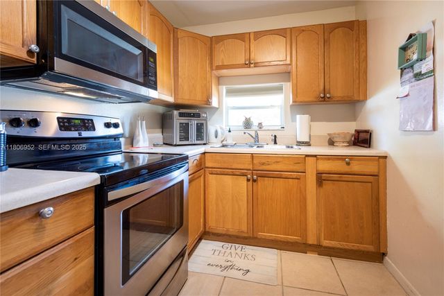 9823 S Hollybrook Lake Drive 105, Pembroke Pines, FL 33025