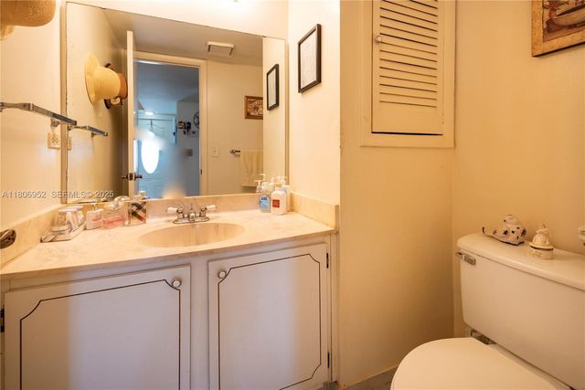 9823 S Hollybrook Lake Drive 105, Pembroke Pines, FL 33025
