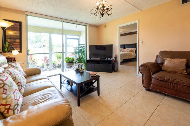 9823 S Hollybrook Lake Drive 105, Pembroke Pines, FL 33025