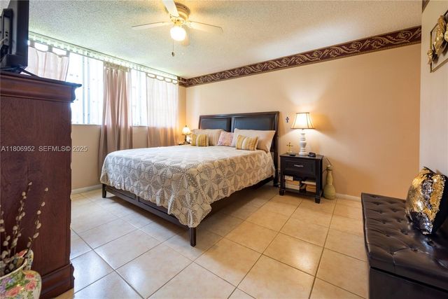 9823 S Hollybrook Lake Drive 105, Pembroke Pines, FL 33025