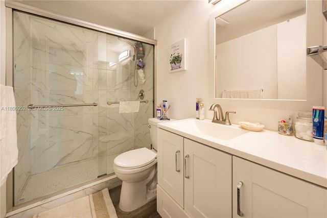9823 S Hollybrook Lake Drive 105, Pembroke Pines, FL 33025