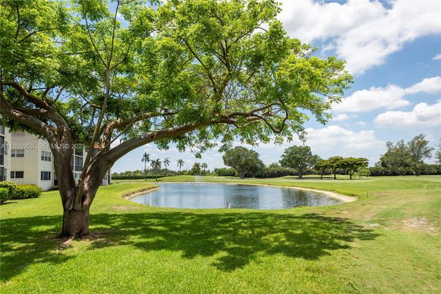 9823 S Hollybrook Lake Drive 105, Pembroke Pines, FL 33025