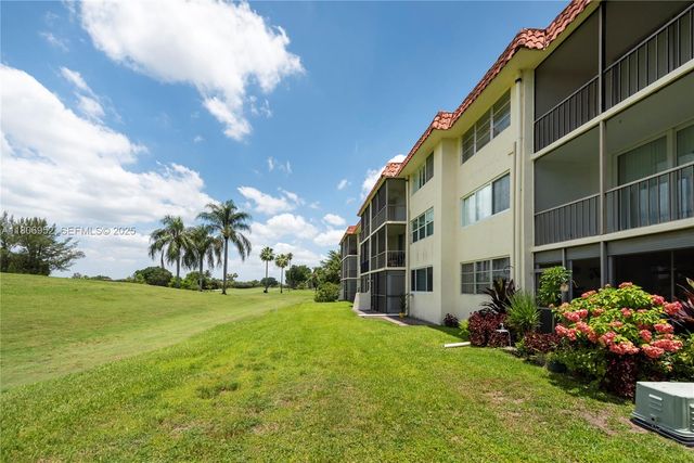 9823 S Hollybrook Lake Drive 105, Pembroke Pines, FL 33025